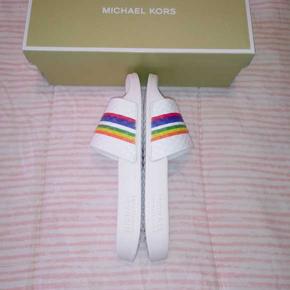 Michael Kors Gilmore Slides Sandals - Picture 11 of 11